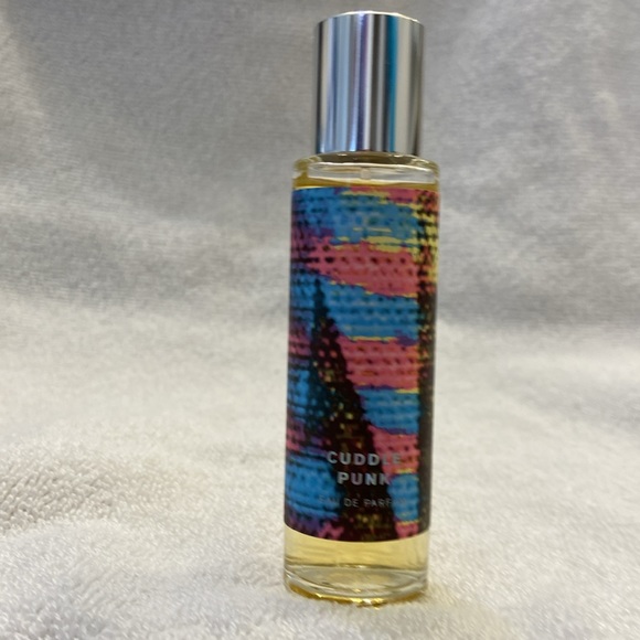 Pinrose Cuddle Punk - Picture 4 of 5